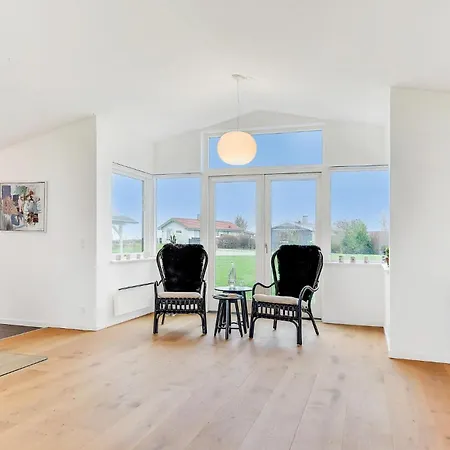 בית נופש Three-bedroom In *